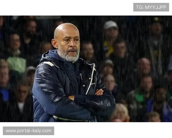 欧冠球迷文化观察:捷克主场见证枪手远征军“报纸抗议” 欧冠球迷文化观察:捷克主场见证枪手远征军“报纸抗议”