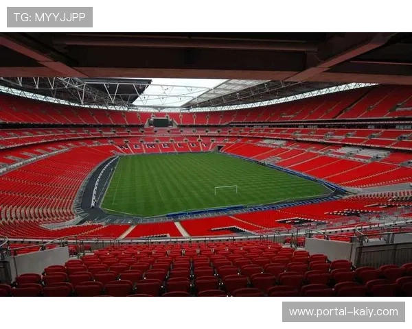 欧冠比赛用球设计融入主办城市元素，引发球迷收藏热潮